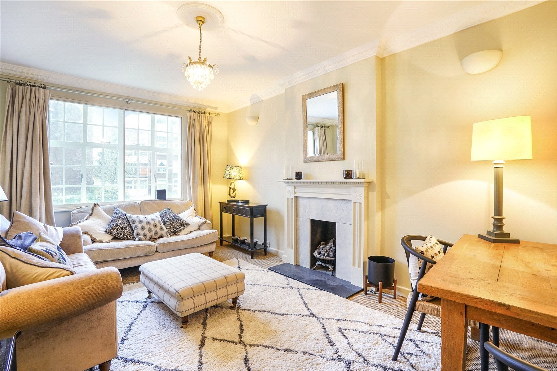Flat Gloucester Avenue in Greater London