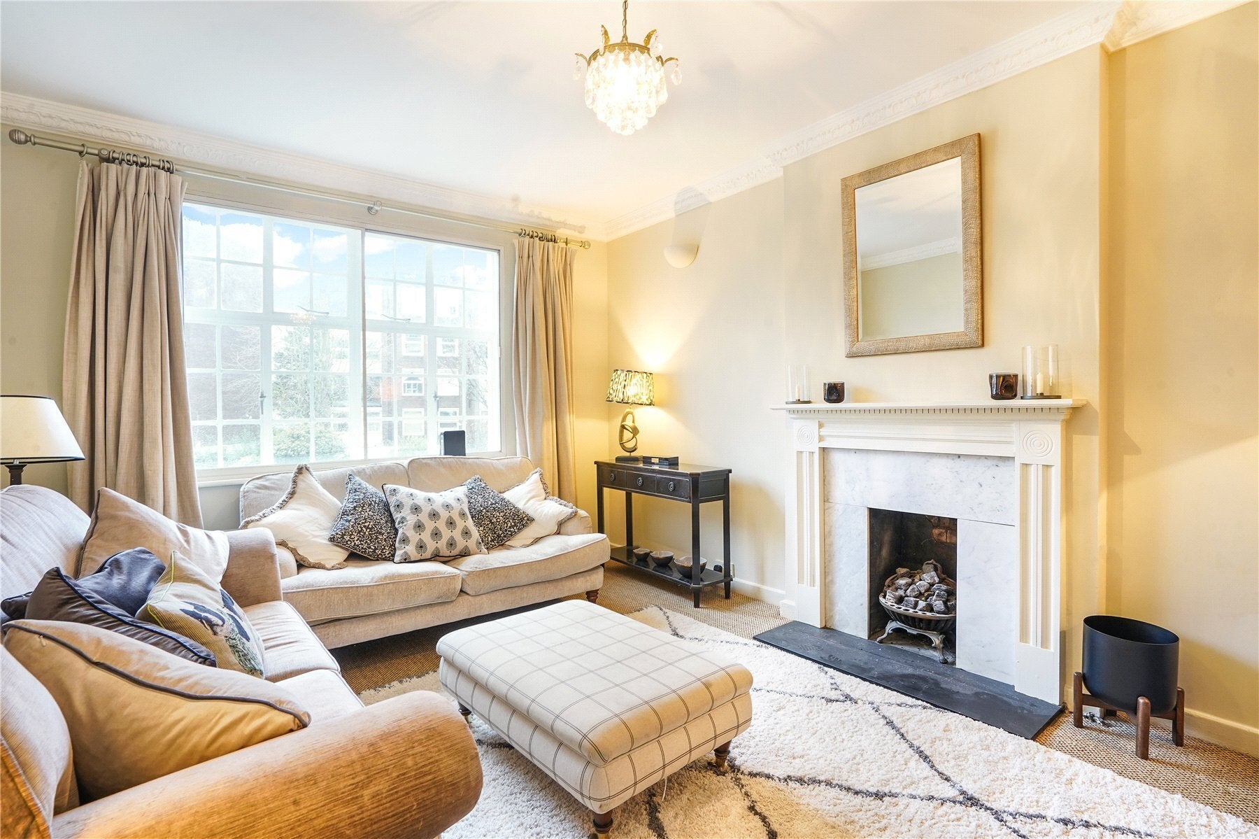 Flat Gloucester Avenue in Greater London