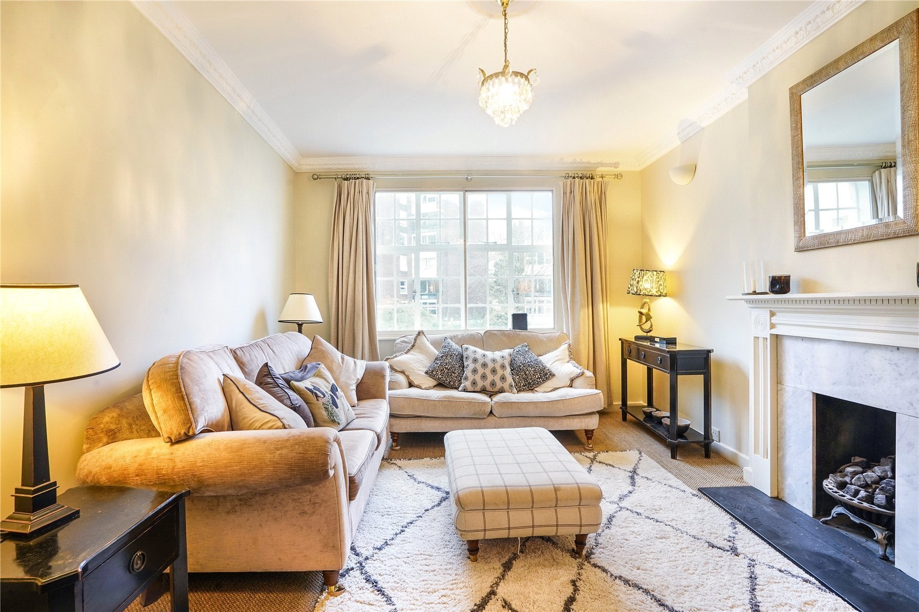 Flat Gloucester Avenue in Greater London