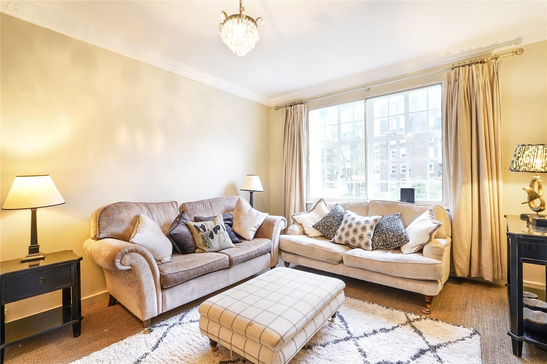 Flat Gloucester Avenue in Greater London