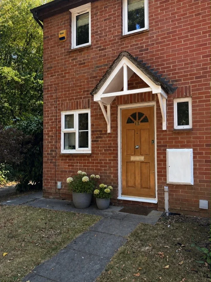 House Mosbach Gardens in Brentwood