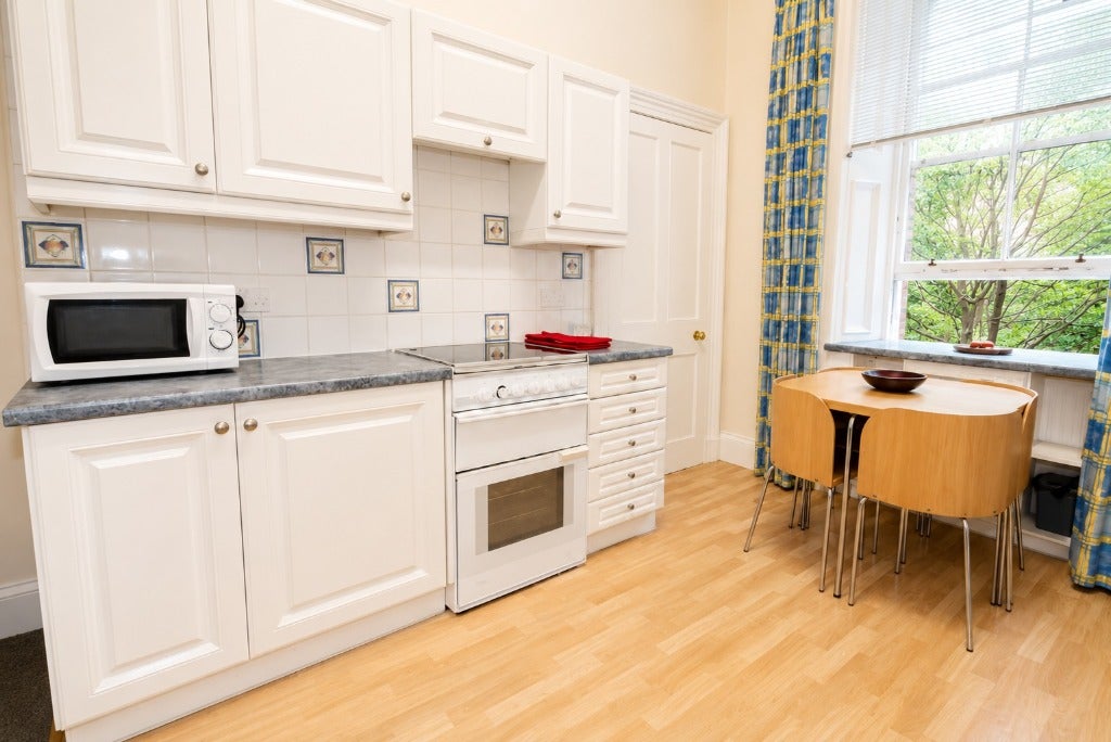 Flat Warrender Park Road in Edinburgh