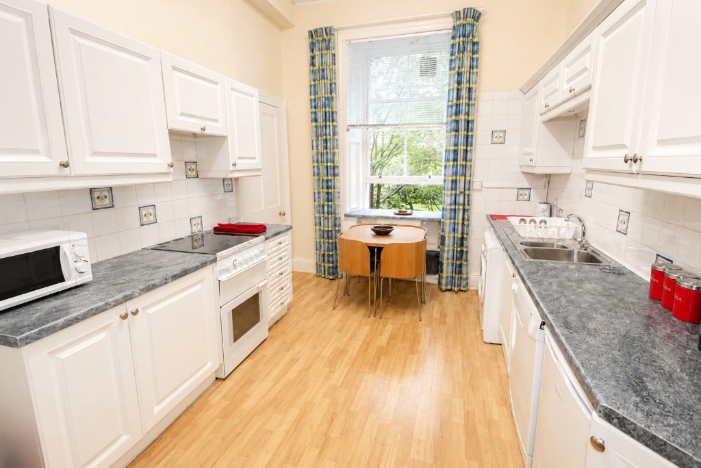 Flat Warrender Park Road in Edinburgh