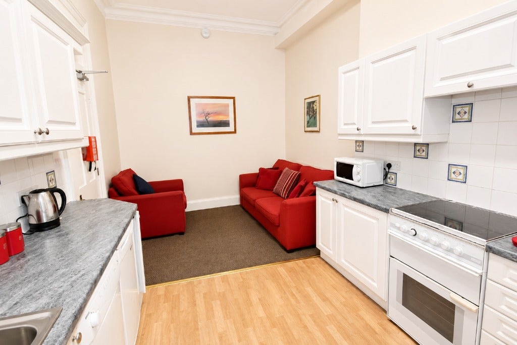 Flat Warrender Park Road in Edinburgh