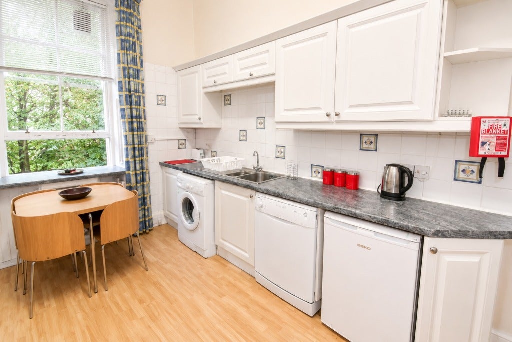 Flat Warrender Park Road in Edinburgh