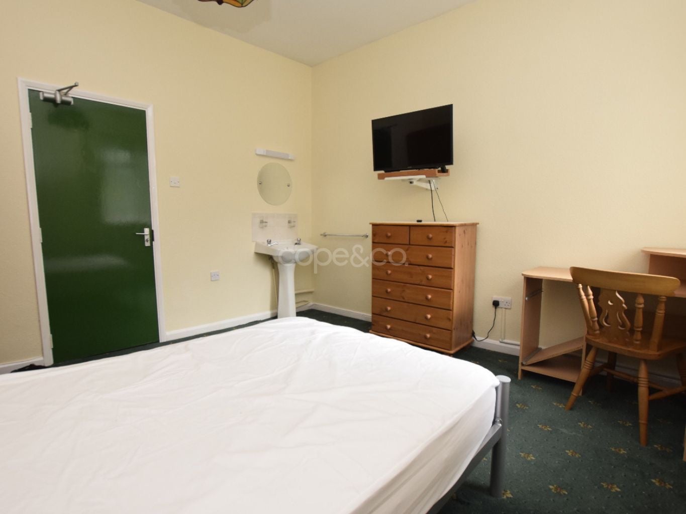 Room Charnwood Street in Derby