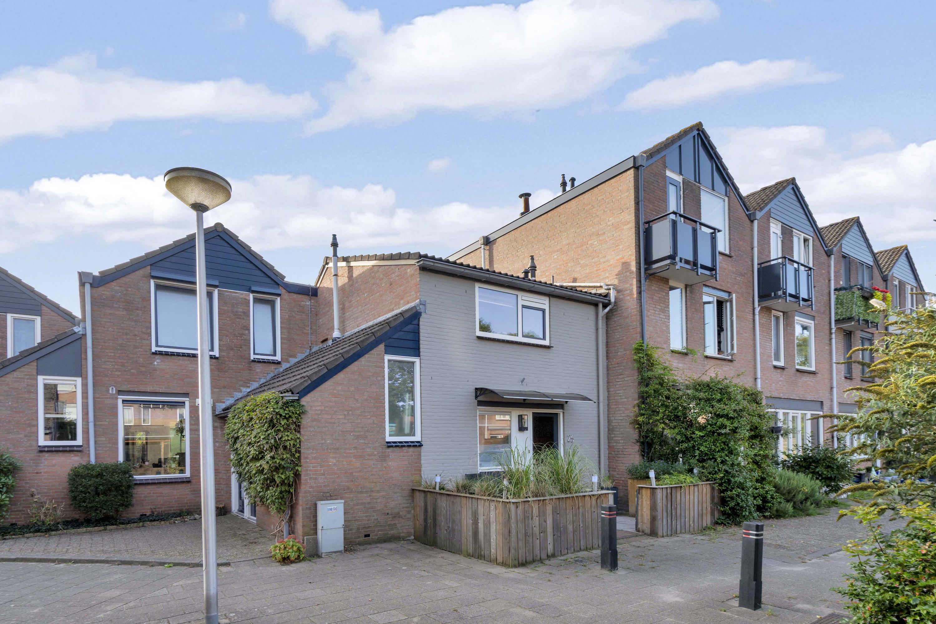 Huis Bladmos 25 in Nieuwerkerk aan den IJssel