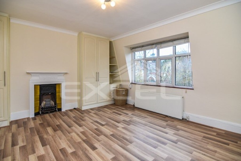 Flat Frognal Lane in Greater London