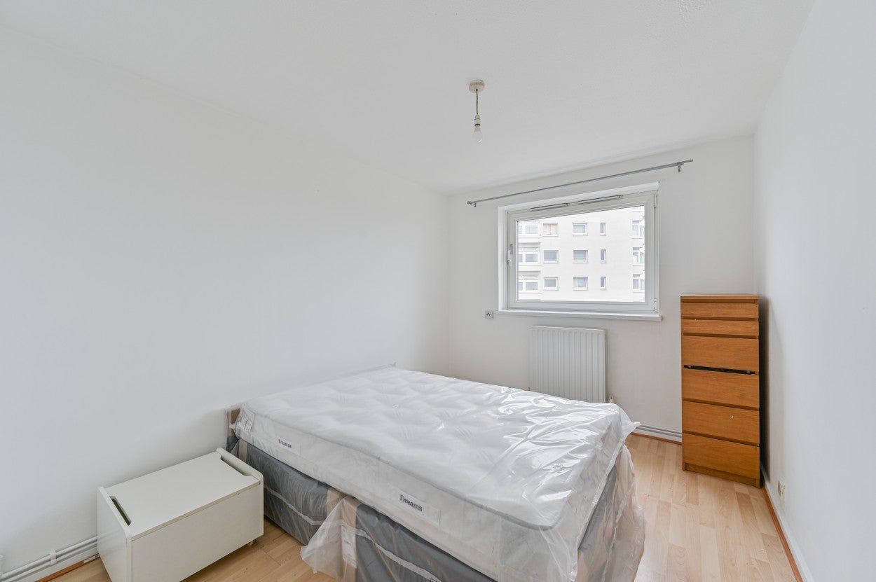 Flat Rodenhurst Road in Greater London