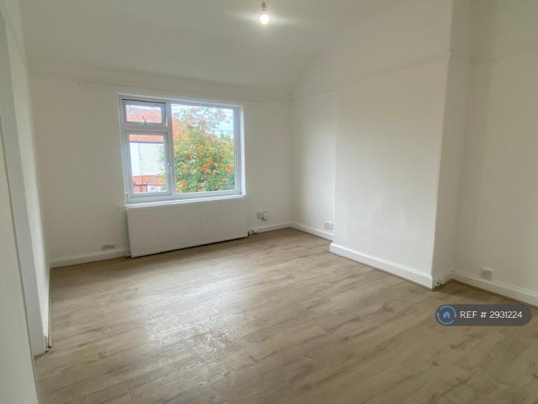 Flat Dargle Road in Trafford