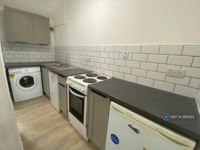 Flat Dargle Road in Trafford
