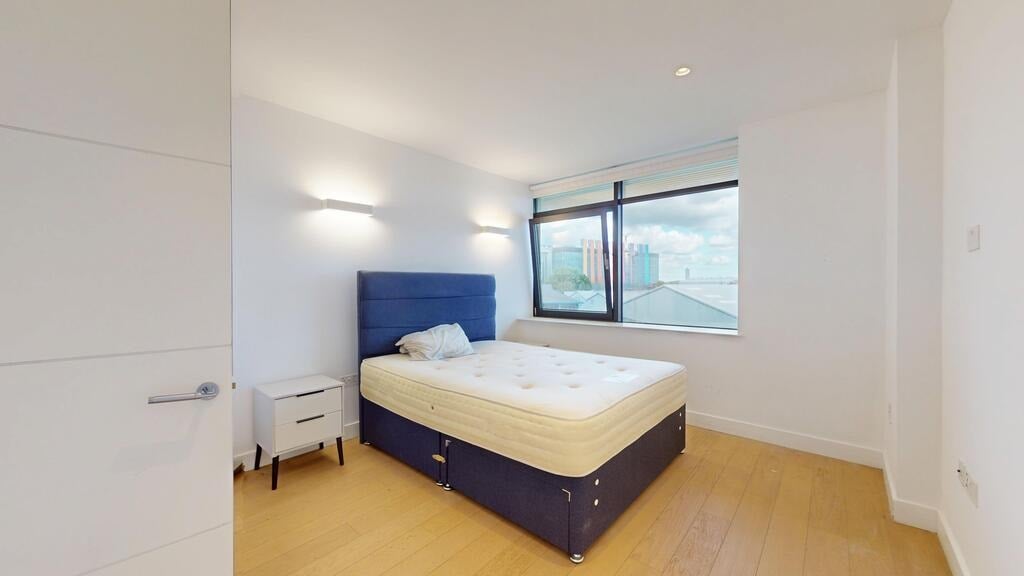Flat Great West Road in Greater London