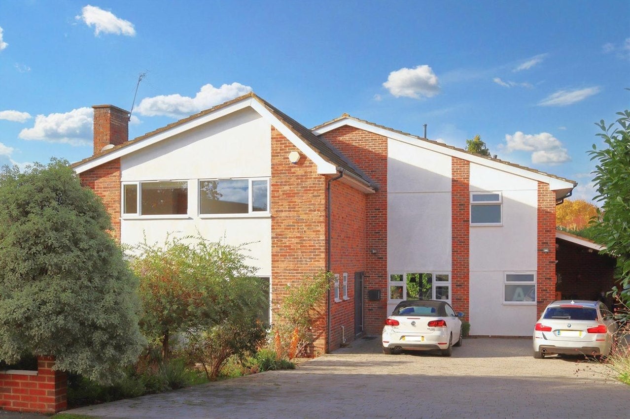 House The Paddocks in Walton on Thames