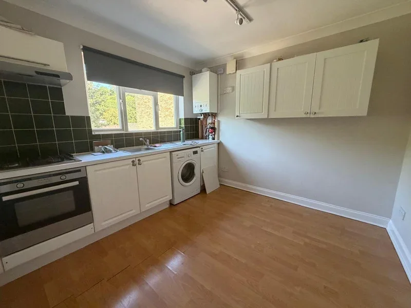 Flat Boswell Row in Caterham