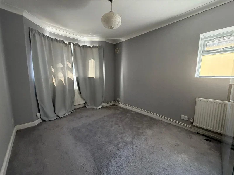 Flat Boswell Row in Caterham