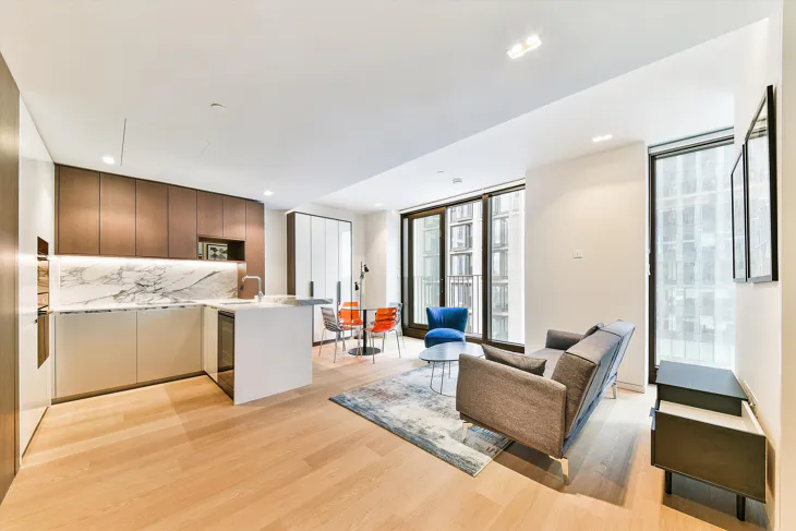 Flat Belvedere Road in Greater London