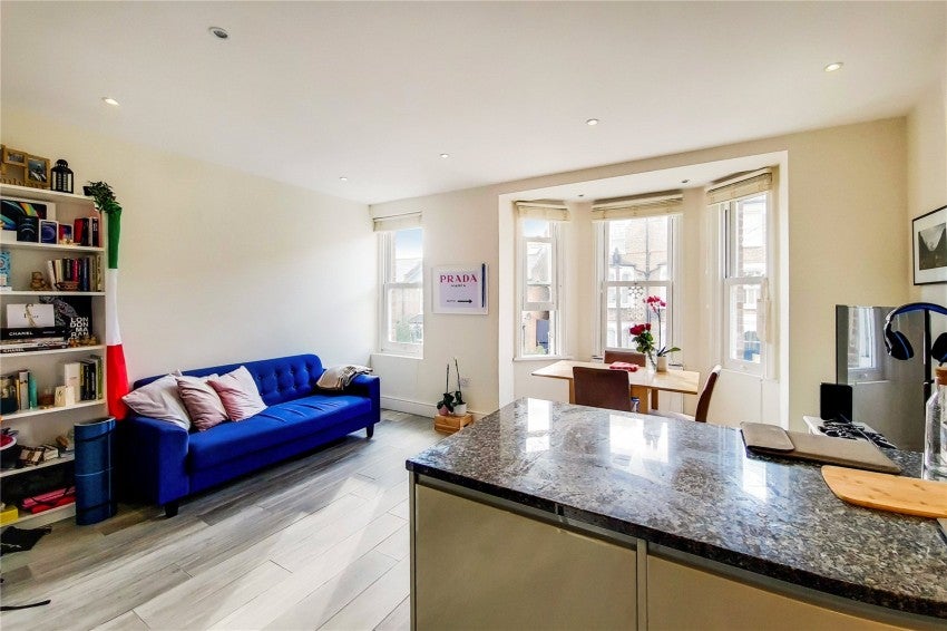 Flat Percy Road in Greater London