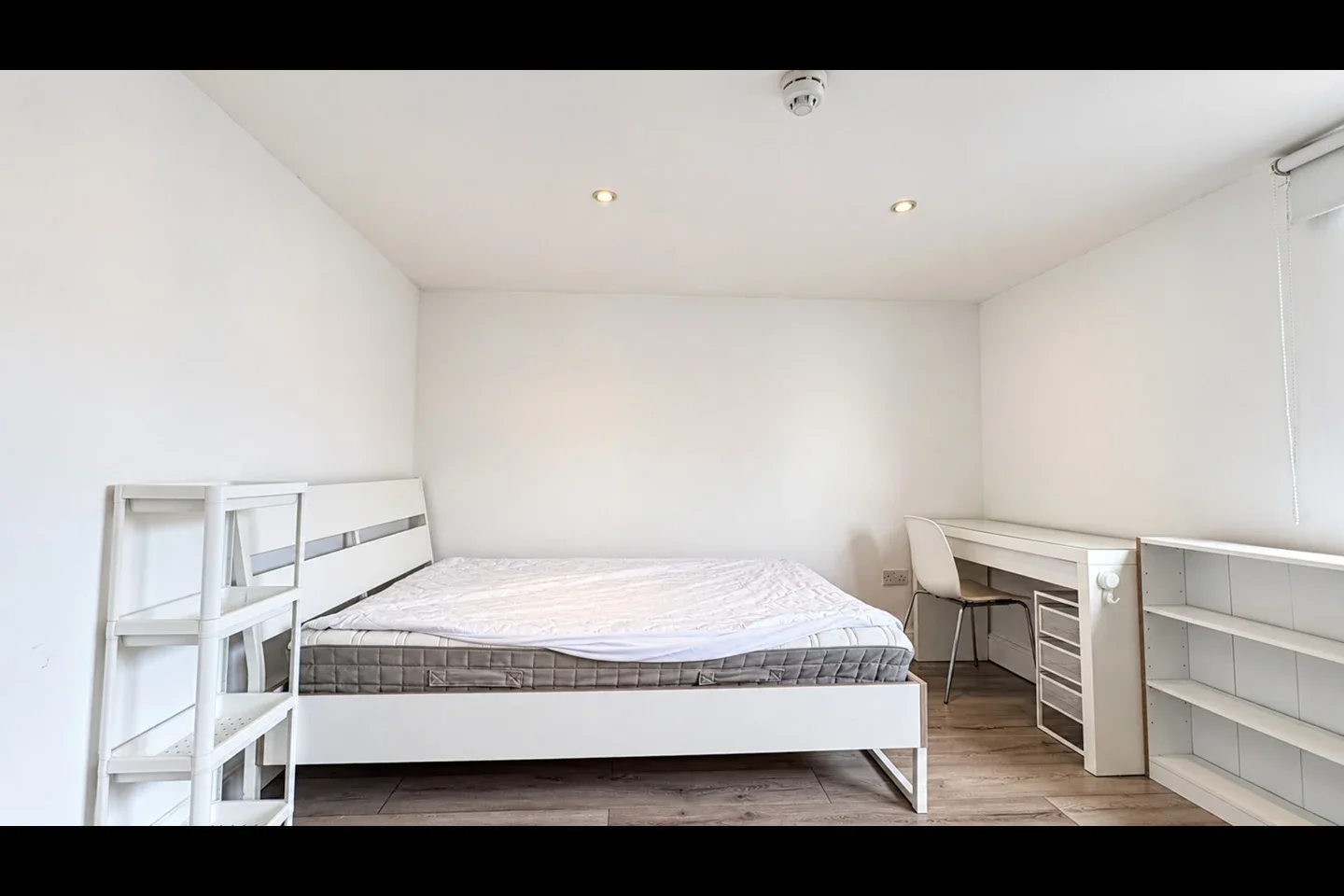 Flat Newington Butts in Greater London