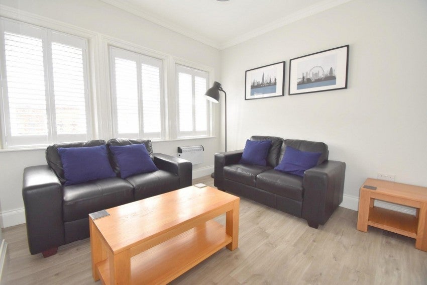Flat Peascod Street in Windsor