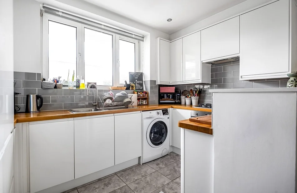 Flat Windlesham Grove in Greater London