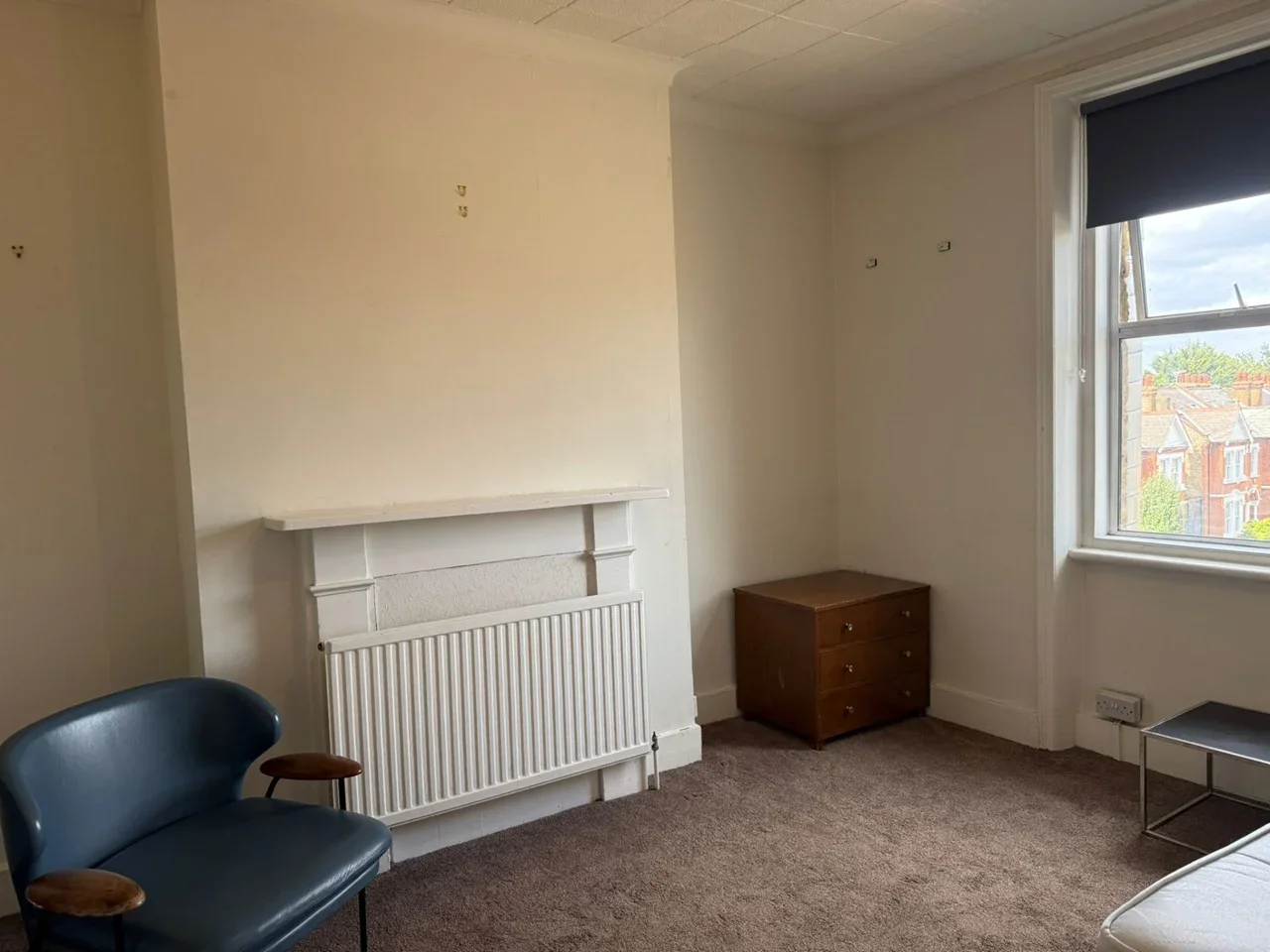 Room Churchfield Road in Greater London