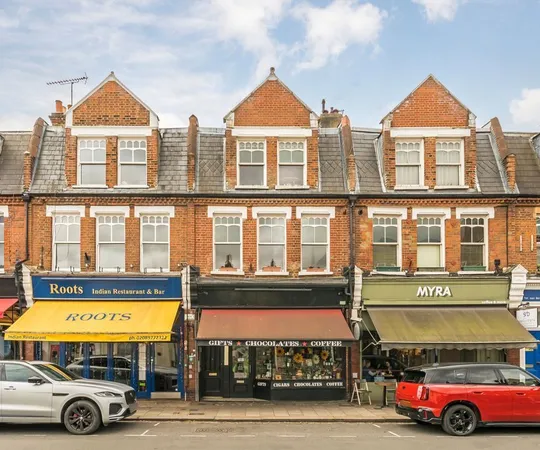 Flat High Street in Greater London
