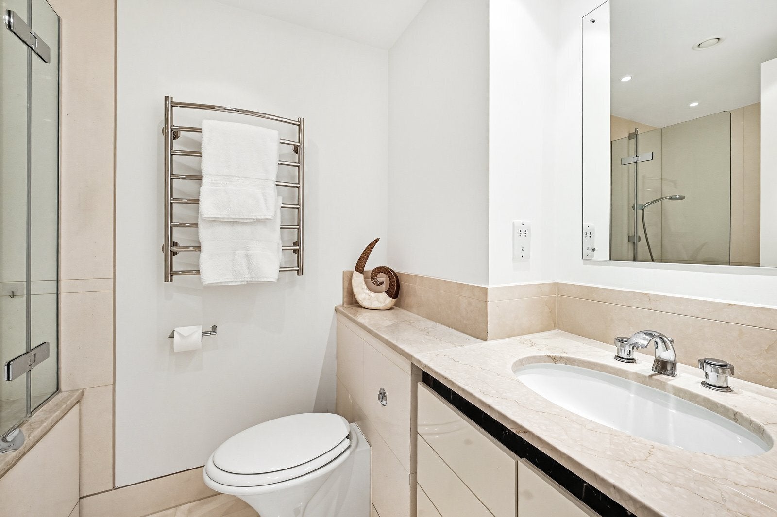 Flat Knightsbridge in City of Westminster