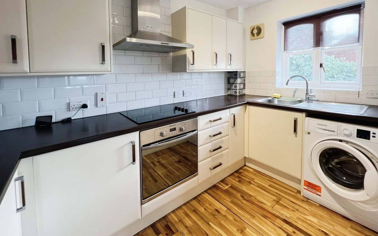 Flat Kenton Road in Greater London