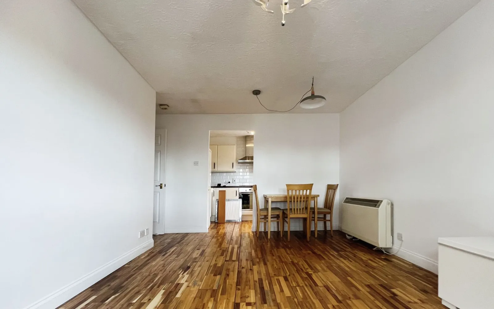 Flat Kenton Road in Greater London