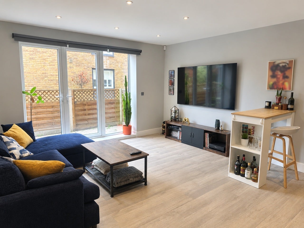 Flat Brownhill Road in Greater London