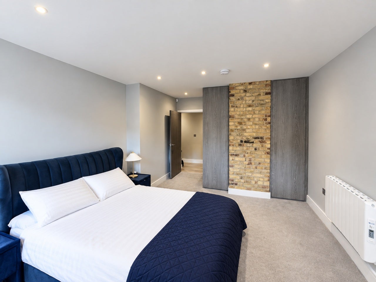 Flat Brownhill Road in Greater London