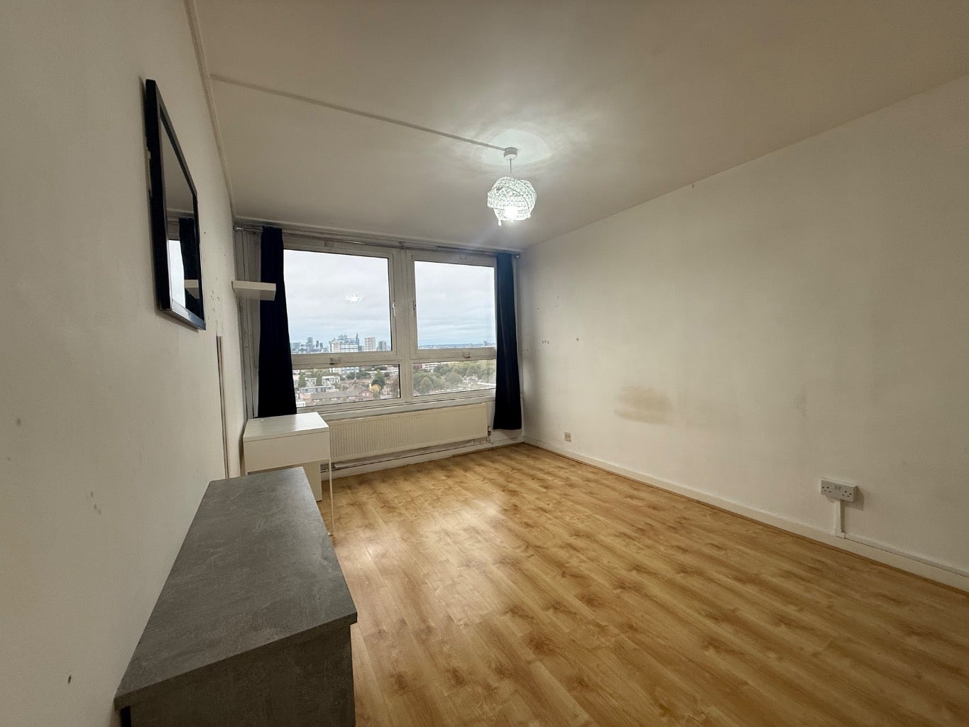 Flat High Road Woodford Green in Greater London
