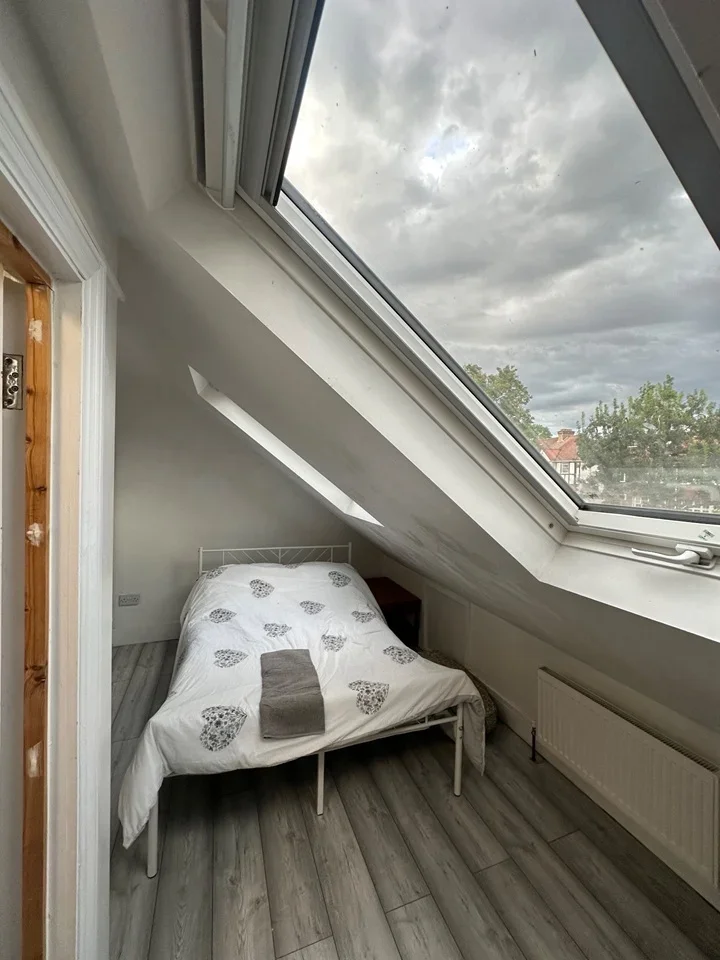 Room Farm Road in Greater London