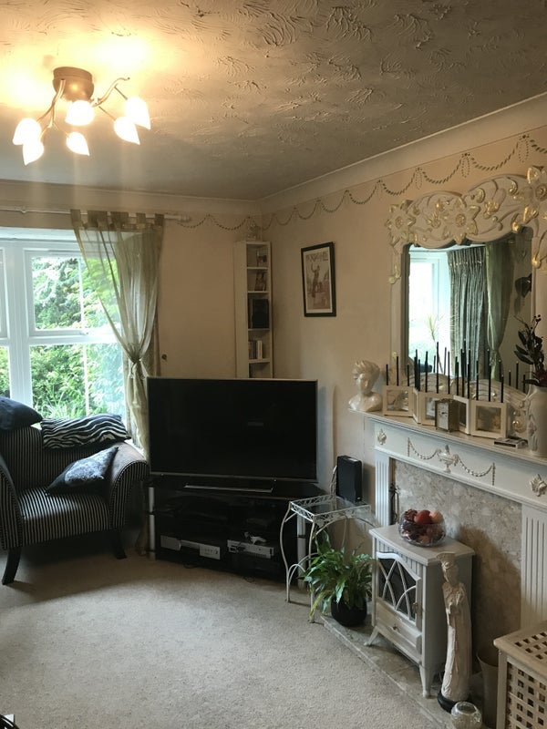 Room Franklin Road in Crawley
