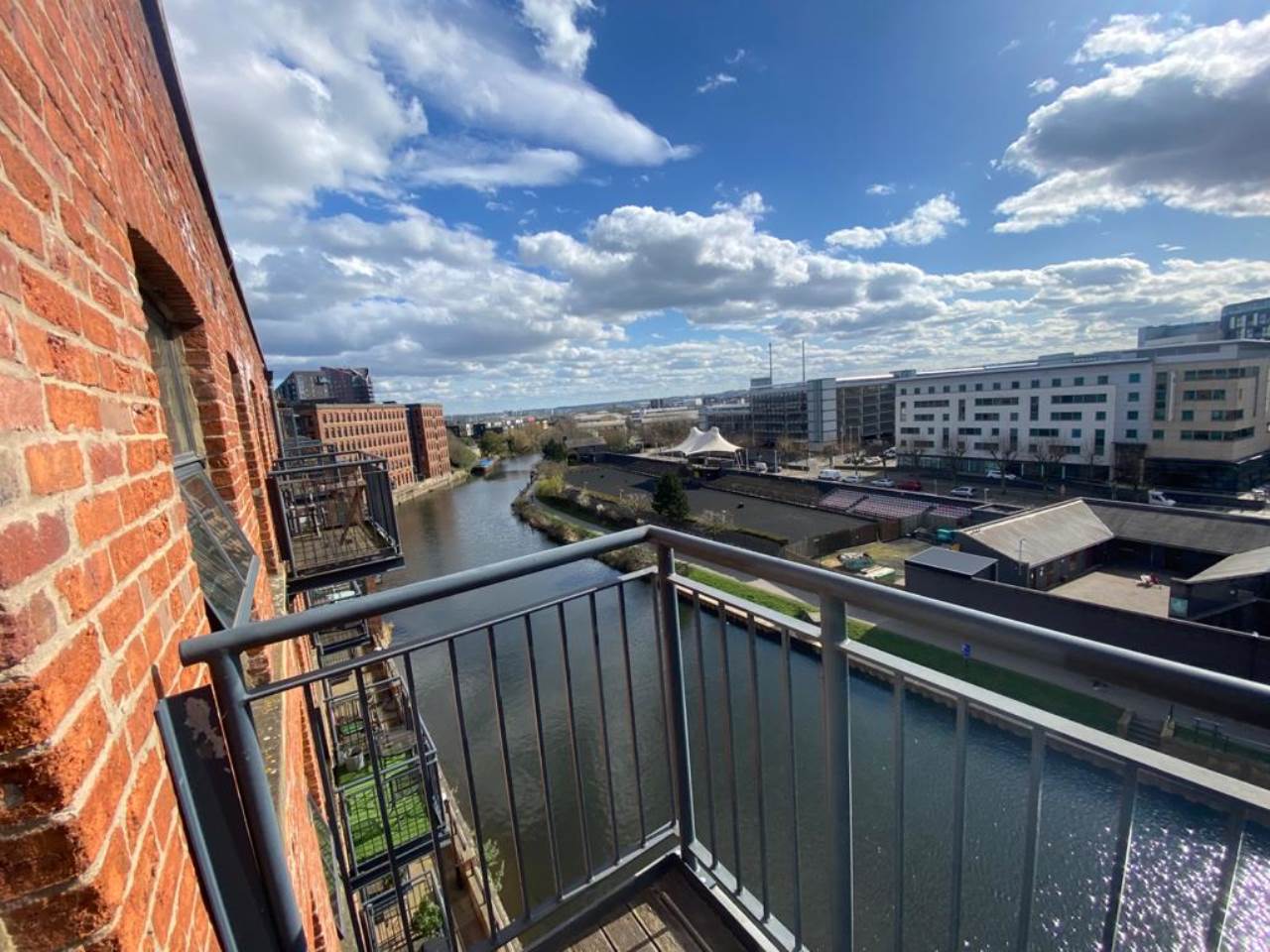 Flat Roberts Wharf in Leeds