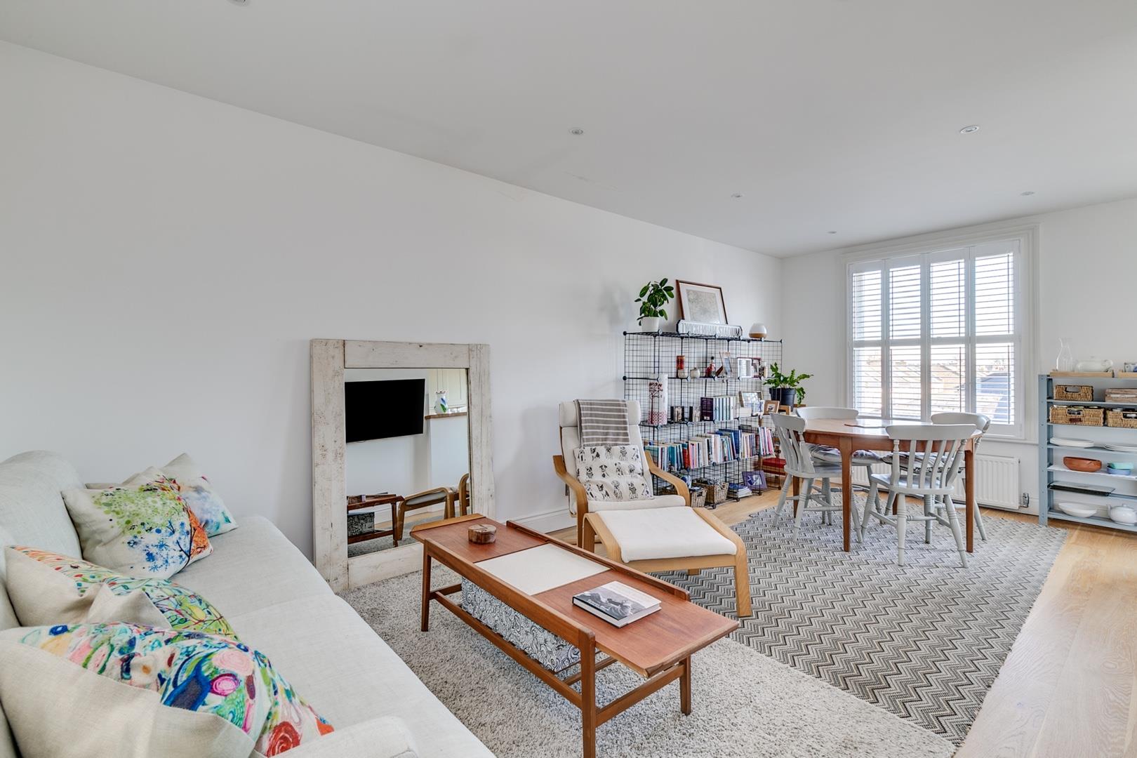 Flat Devonshire Road in Greater London