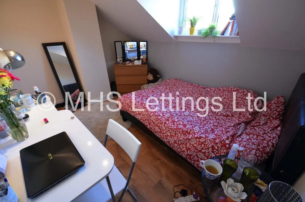 Flat Back Hartley Grove in Leeds