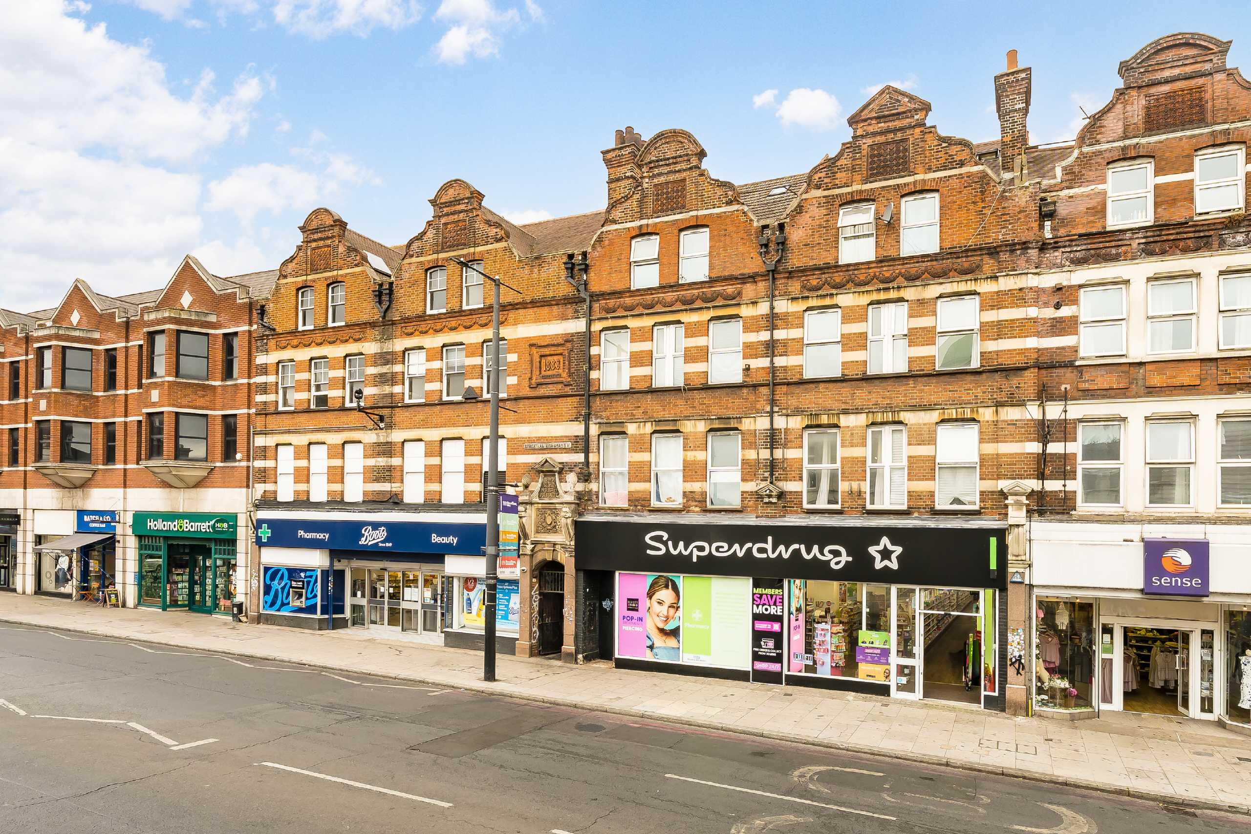 Flat Streatham High Road in Greater London