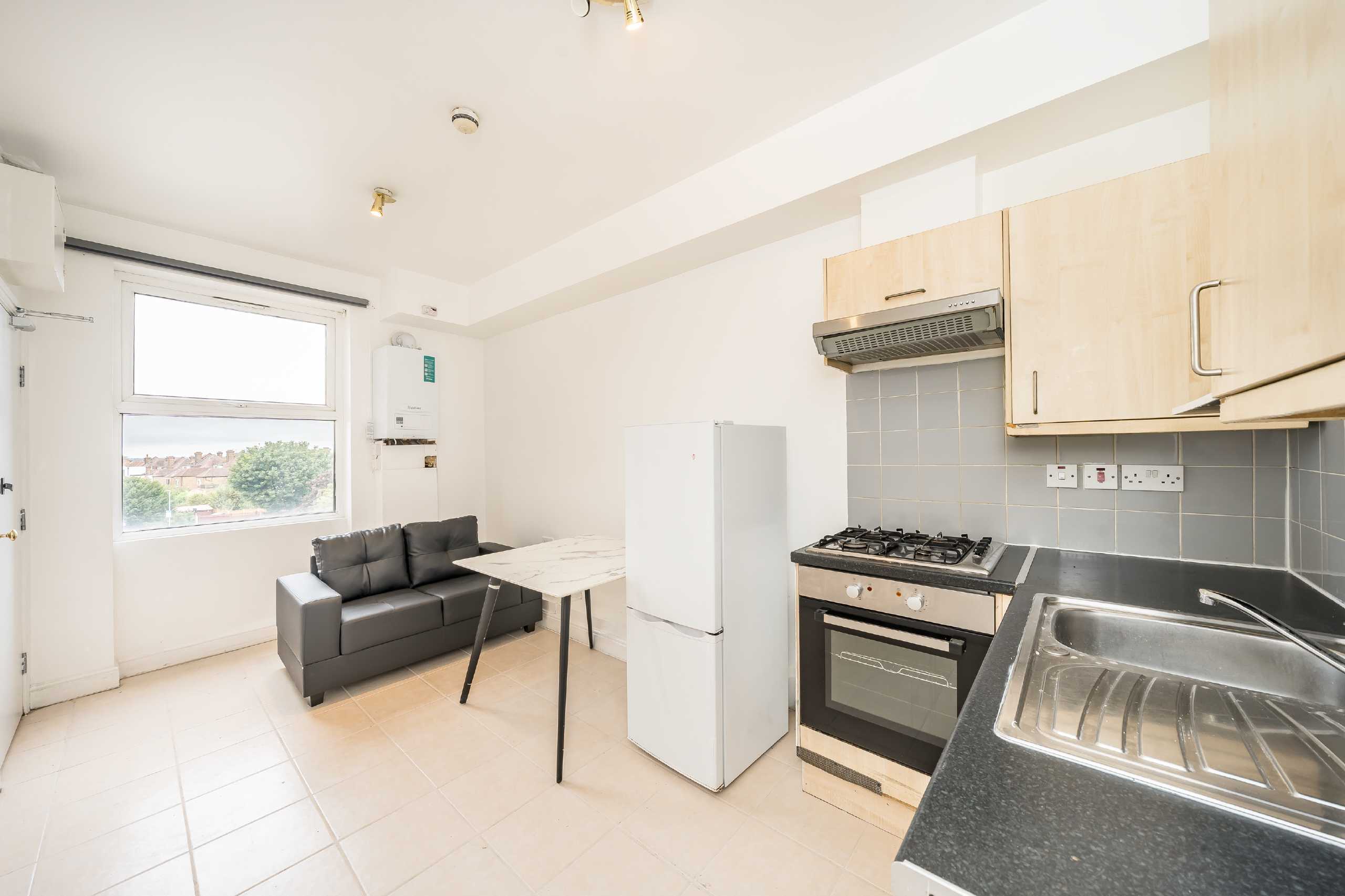 Flat Streatham High Road in Greater London