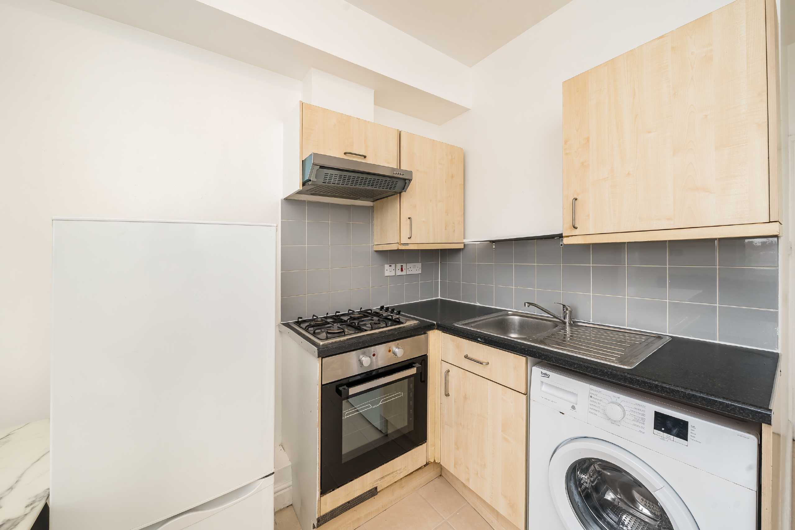 Flat Streatham High Road in Greater London