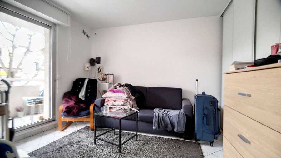Flat Rue Barbès in Issy-les-Moulineaux
