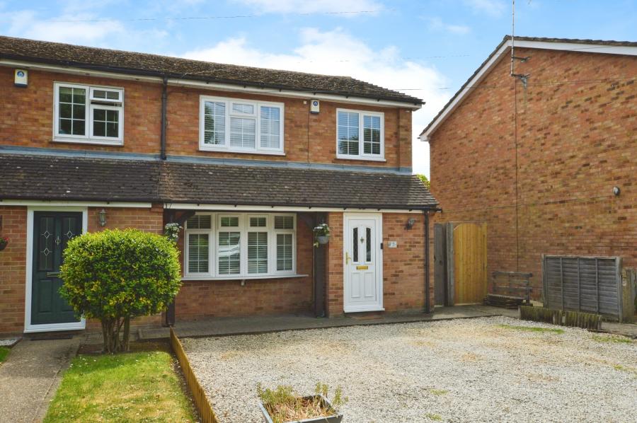 House Vicarage Gardens in Dacorum