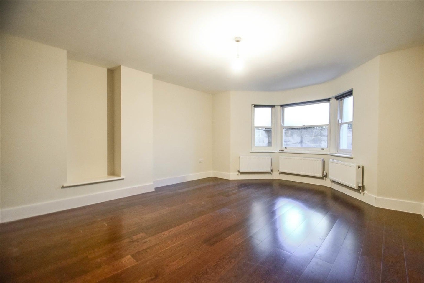 Flat Lordship Park in Greater London