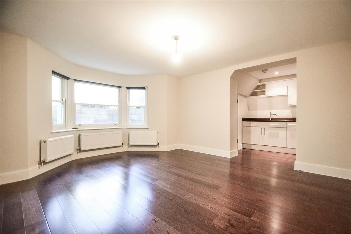 Flat Lordship Park in Greater London