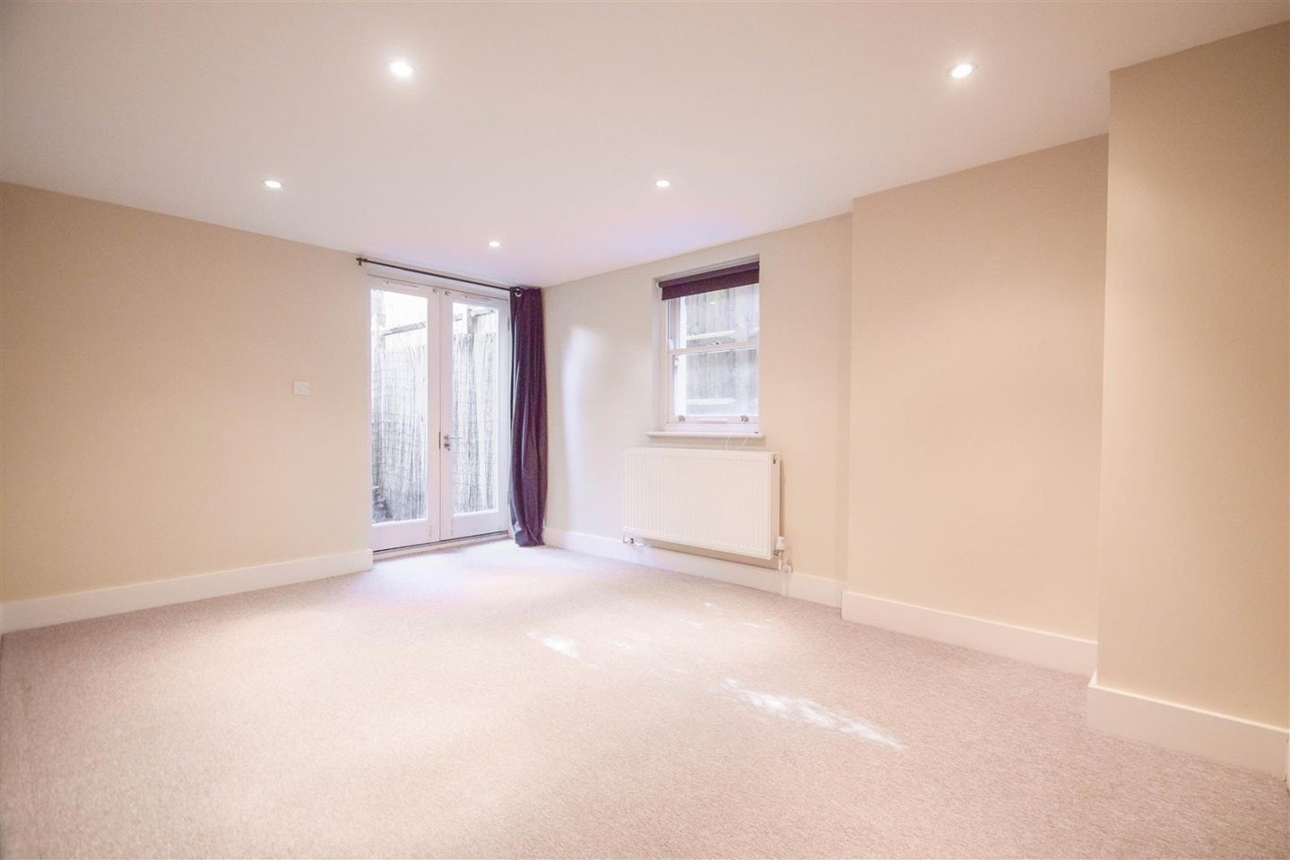 Flat Lordship Park in Greater London