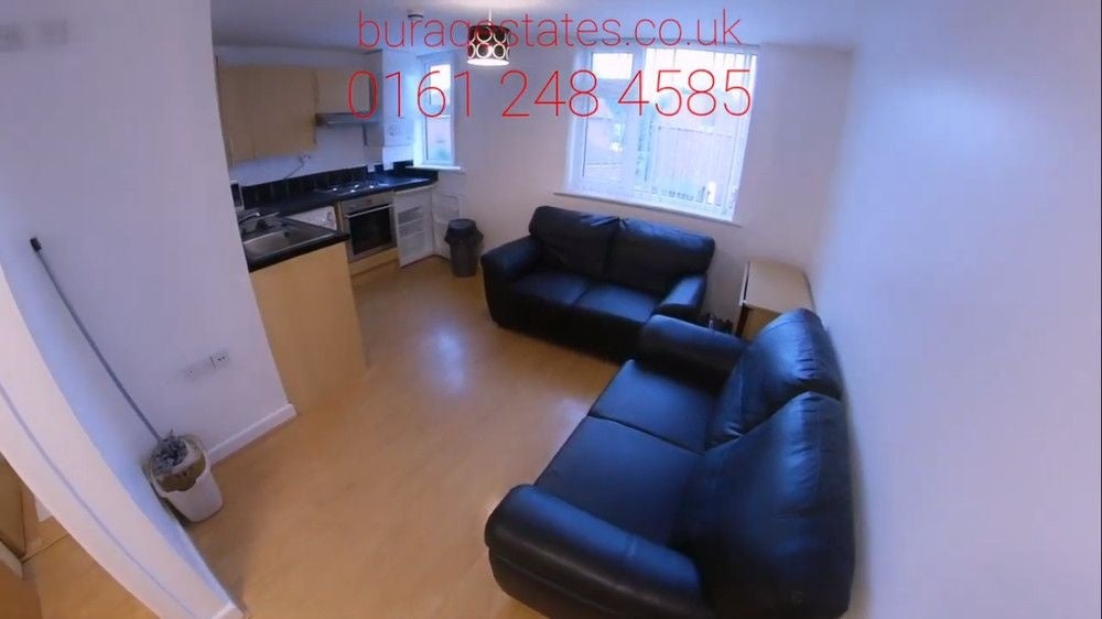Flat Birchfields Road in Manchester