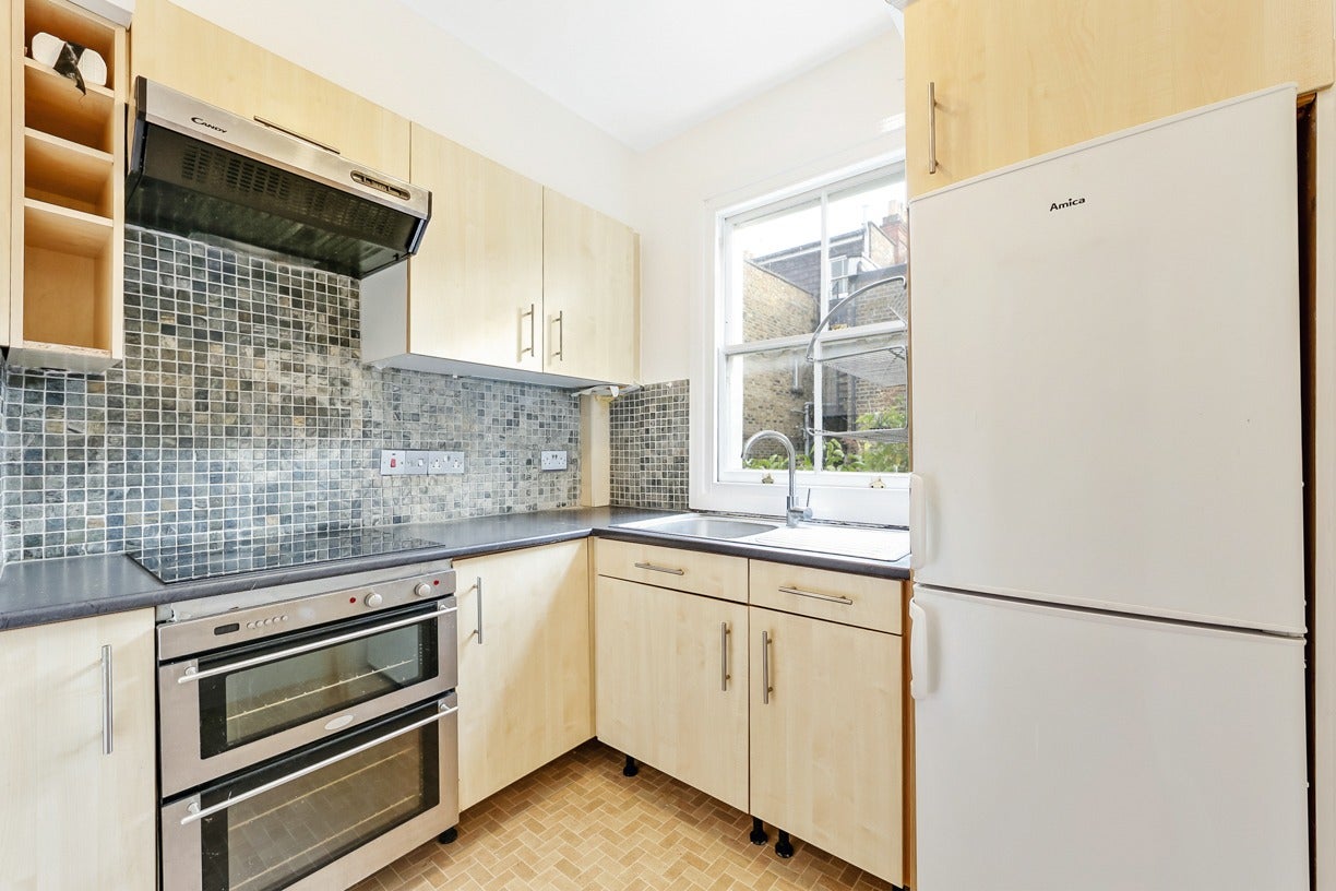 Flat Comeragh Road in Greater London
