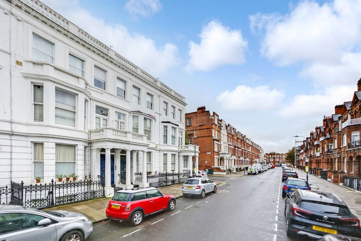 Flat Comeragh Road in Greater London