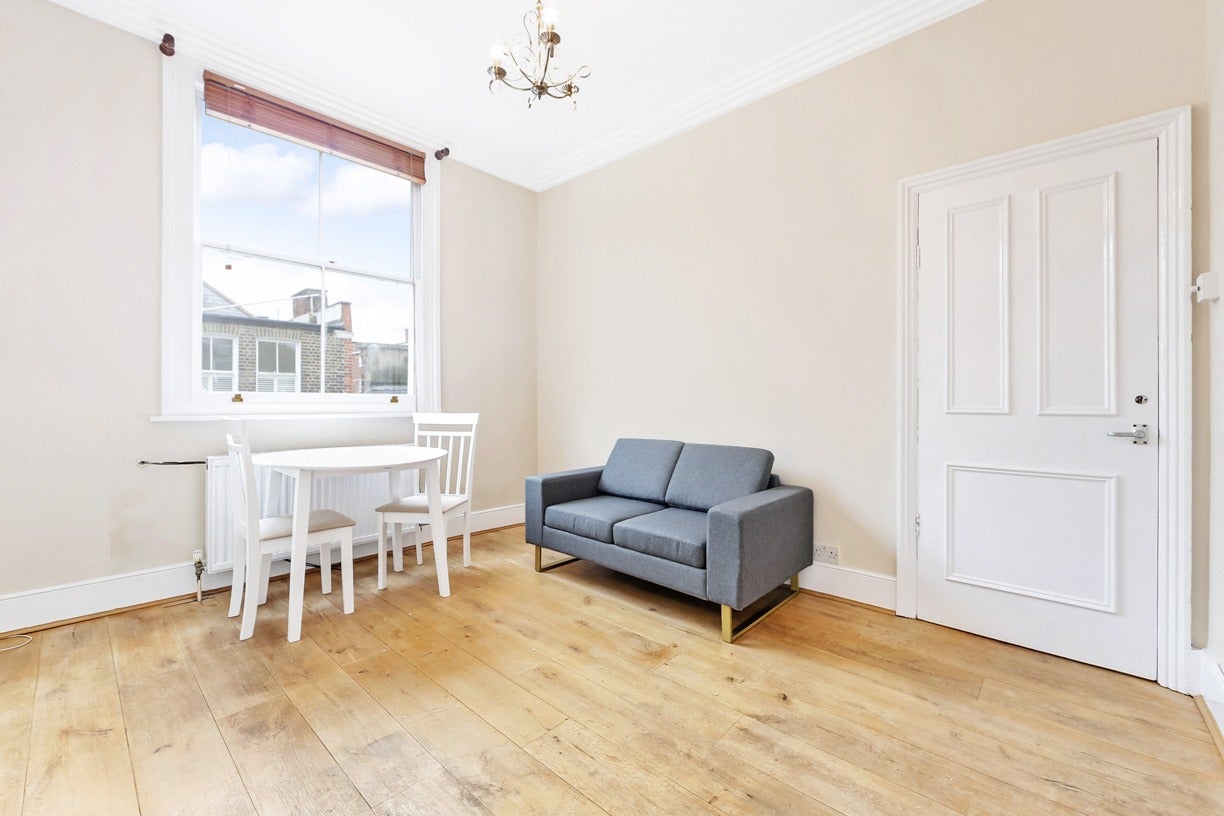 Flat Comeragh Road in Greater London