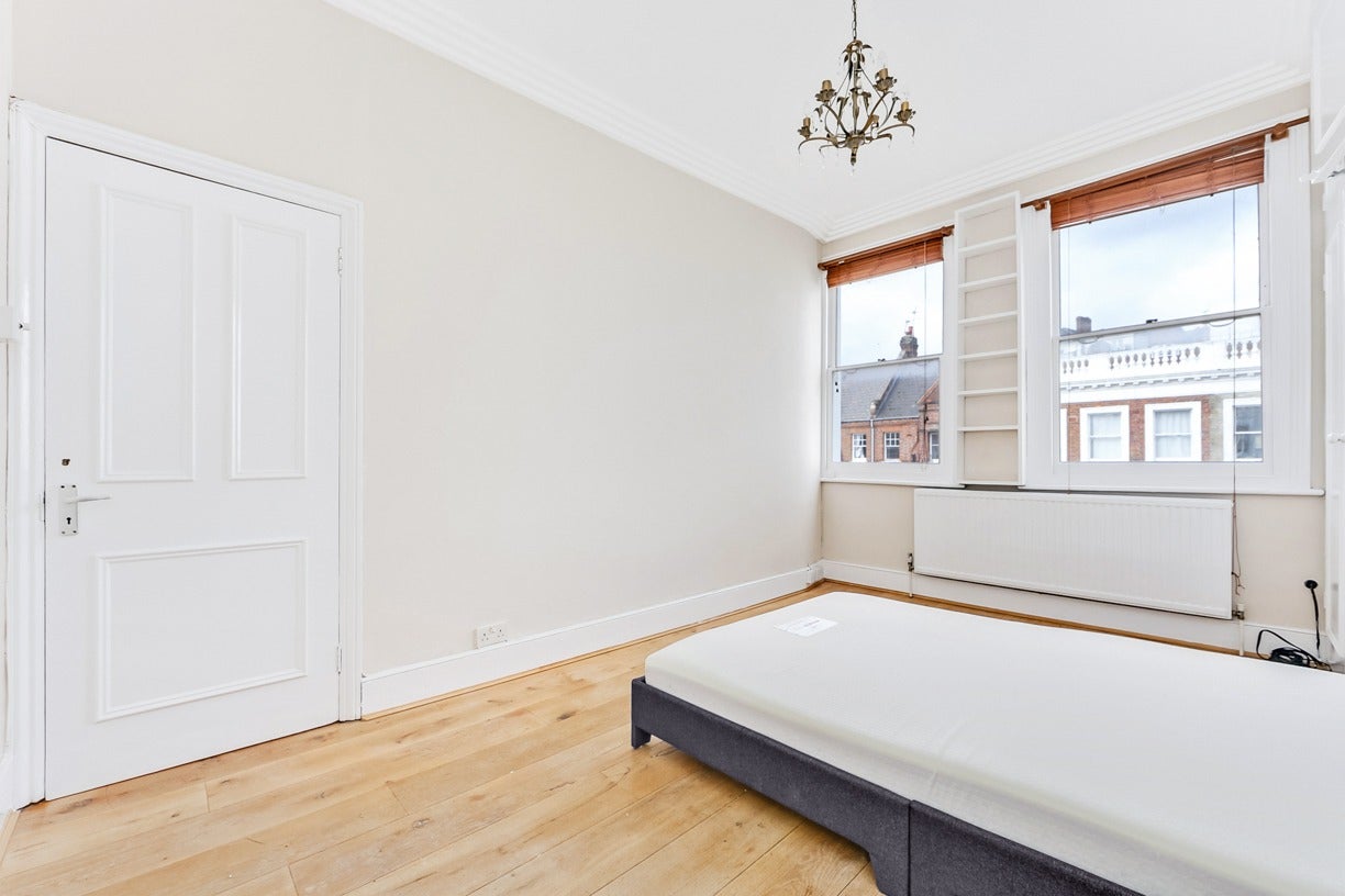 Flat Comeragh Road in Greater London